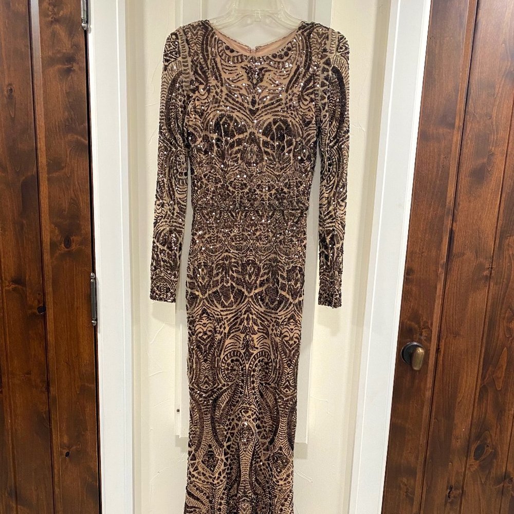 BETSY & ADAM Beaded Long Sleeve Embroidered Sequin Gown | Size 2